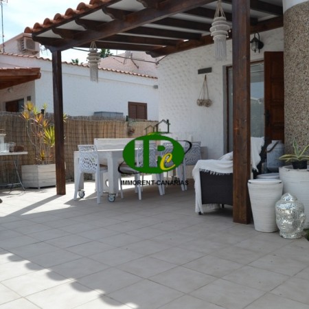 Bungalow, newly renovated, with 1 bedroom and very large terrace
