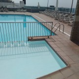 Mooi appartement met verwarmd gemeenschappelijk zwembad en een geweldig uitzicht op zee
