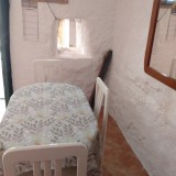 Casa cueva de 2 dormitorios en un pequeño local casi en medio de la isla por Galdar