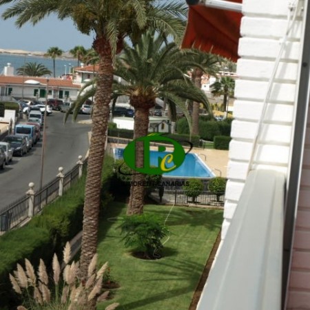 Apartment renovated with 2 bedrooms and sea views. Right on the beautiful sandy beaches