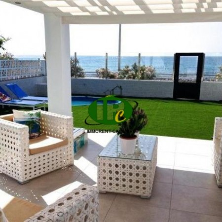 Large apartment with 3 bedrooms and 1 bathroom. On 120 sqm living space in 1st line to the sea