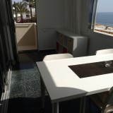 Estupendo apartamento reformado en primera línea de mar con 2 dormitorios y vistas al mar en alquiler en Playa del Inglés