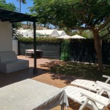 Bungalow renoviertin ruhigem Complex gelegen. Mit 1 Schlafzimmer und eingezäunter großer Terrasse