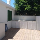 Bungalow renovated in a quiet complex. With 1 bedroom and a large enclosed terrace