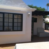 Bungalow renoviertin ruhigem Complex gelegen. Mit 1 Schlafzimmer und eingezäunter großer Terrasse