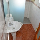Wohnung in 1. Etage mit 3 Schlafzimmer und 2 Bäder. In ruhiger Seitenstraße mit kleinen Stehbalkons und Terrasse - 1