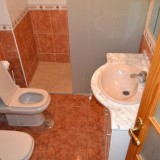 Wohnung in 1. Etage mit 3 Schlafzimmer und 2 Bäder. In ruhiger Seitenstraße mit kleinen Stehbalkons und Terrasse - 1