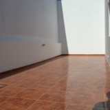 Wohnung in 1. Etage mit 3 Schlafzimmer und 2 Bäder. In ruhiger Seitenstraße mit kleinen Stehbalkons und Terrasse - 1
