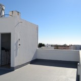 Wohnung in 1. Etage mit 3 Schlafzimmer und 2 Bäder. In ruhiger Seitenstraße mit kleinen Stehbalkons und Terrasse - 1