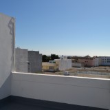 Wohnung in 1. Etage mit 3 Schlafzimmer und 2 Bäder. In ruhiger Seitenstraße mit kleinen Stehbalkons und Terrasse - 1