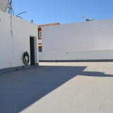 Wohnung in 1. Etage mit 3 Schlafzimmer und 2 Bäder. In ruhiger Seitenstraße mit kleinen Stehbalkons und Terrasse - 1