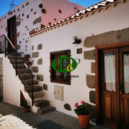 Pretty Canarian house on about 120 sqm living area on 2 levels with 2 bedrooms