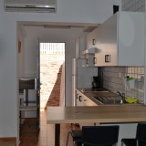 Renovated bungalow on 2 levels with 1 bedroom. Large terrace - 1