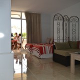 Holiday studio apartment on the first floor, beautifully furnished with 2 large beds - 1