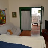 Bungalow de vacaciones con 2 dormitorios y habitación extra. En un pequeño complejo con una gran terraza cerrada - 1