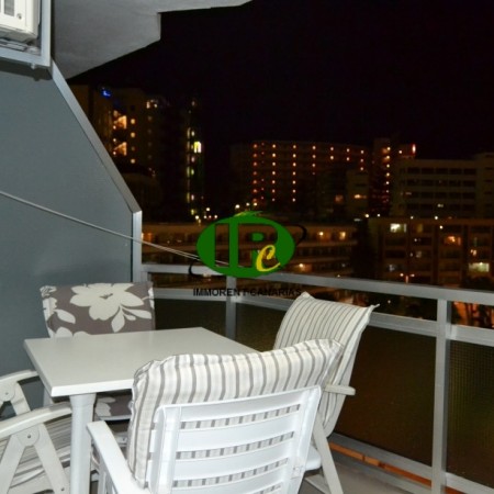 Holiday apartment on the top floor with 1 bedroom. Just a few minutes walk to the beach