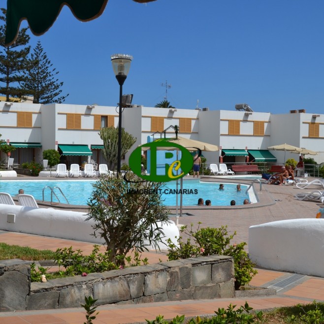 Bungalow de vacaciones con 2 dormitorios y terraza abierta con plaza de aparcamiento privada