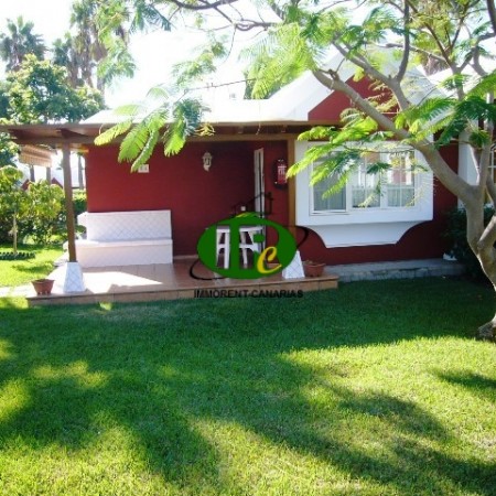 One-bedroom bungalow with large, beautiful terrace with garden