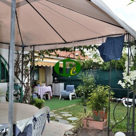 Mooie 1 slaapkamer bungalow met grote omheinde tuin, gedeeltelijk betegeld