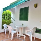 Holiday bungalow with 1 bedroom. Living area with 3-seater sofa - 1