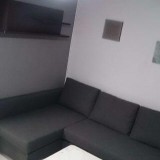 Bungalow con 1 dormitorio en 1 nivel. Sala de estar con un gran sofá en L - 1