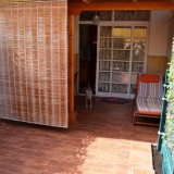 Bungalow de vacaciones con 1 dormitorio. Terraza cerrada de azulejos, parcialmente cubierta - 1