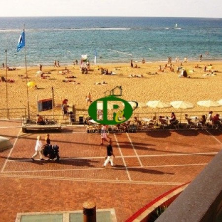 Apartment with 1.5 bedrooms and large balcony with direct sea views and the beach of Las Canteras