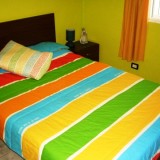 Bungalow independiente con 3 dormitorios grandes en instalaciones populares. Terraza cerrada de azulejos - 1