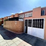 Reihenhaus auf 169 Qm  Wohn- und Nutzfläche in San Fernando zu verkaufen
