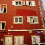 Apartment with 3 bedrooms and 2 bathrooms located in side street - 1