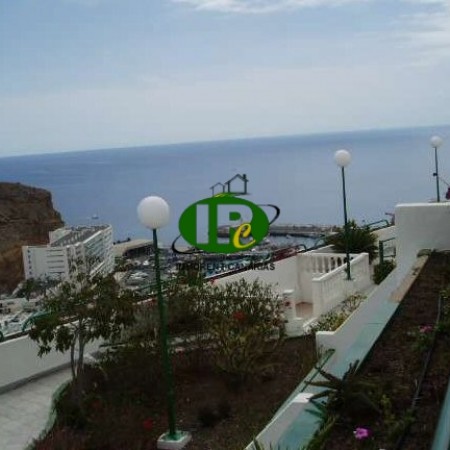 Apartment with 1 bedroom on about 55 sqm. Located on the 2nd floor on the hillside, overlooking the sea and the harbor