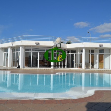 Te huur restaurant op 200 vierkante meter met terrassen bij het zwembad in een prachtige omgeving.