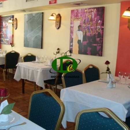 Restaurant in a prime location with casual customers, existing for over 30 years