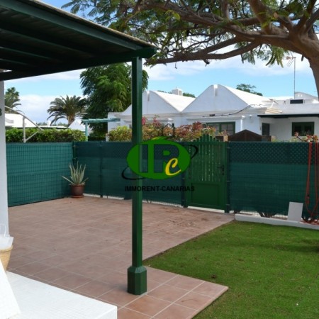Holiday bungalow renovated in a quiet complex. With 1 bedroom and enclosed large terrace