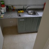 Bungalow de vacaciones reformado en un complejo tranquilo. Con 1 dormitorio y gran terraza cerrada