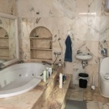 Apartment Souterrain mit 4 Schlafzimmer und 2 Bäder