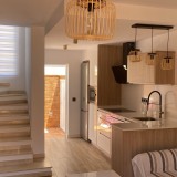 Urlaubsbungalow mit 1 Schlafzimmer, geflieste geschlossene Terrasse mit Markise und Sitzgruppe aus Holz - 1