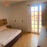 Urlaubsbungalow mit 1 Schlafzimmer, geflieste geschlossene Terrasse mit Markise und Sitzgruppe aus Holz - 1