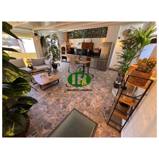 Beautiful property for 4 people possible with heated pool for rent