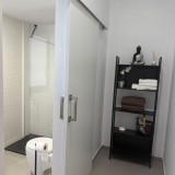 Hermosa parte recientemente renovada de una casa con 1 dormitorio y dos terrazas