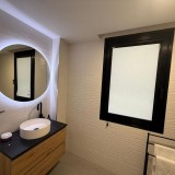 Hermosa parte recientemente renovada de una casa con 1 dormitorio y dos terrazas