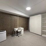 Prachtig gerenoveerd huisdeel met één slaapkamer en twee terrassen