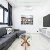 Zeer mooie woning met 2 slaapkamers en een privézwembad.