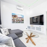 Zeer mooie woning met 2 slaapkamers en een privézwembad.