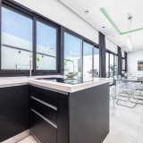 Zeer mooie woning met 2 slaapkamers en een privézwembad.