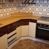 Apartamento en la primera planta con dos dormitorios cada uno con un pequeño balcón