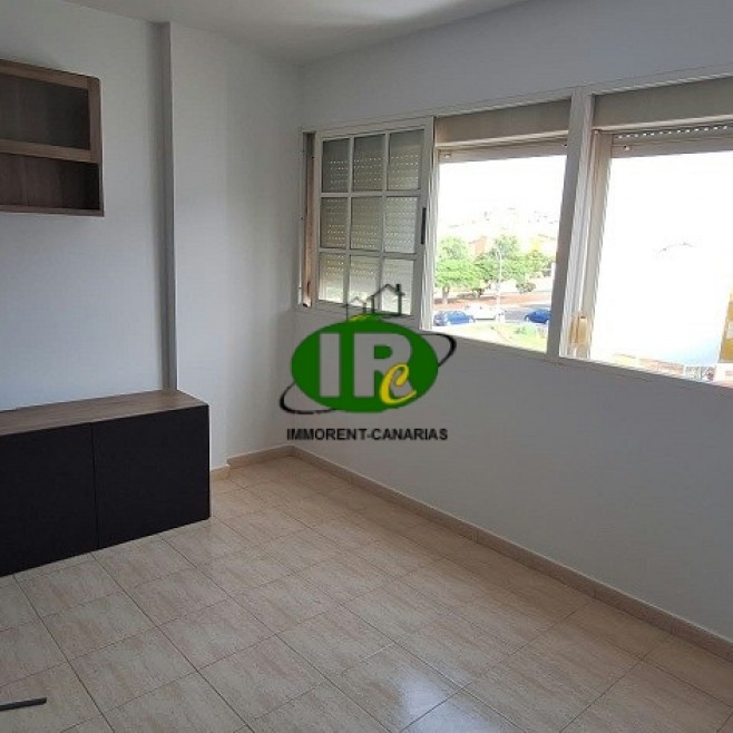 Se vende un amplio apartamento de 3 recámaras y 2 baños en El Tablero