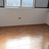 Gedeeltelijk gemeubileerd appartement met 2 slaapkamers en een balkon te huur in El Tablero