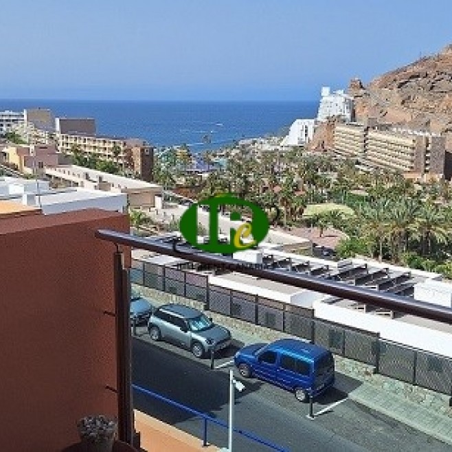 Beautiful renovated apartment with sea views for sale in Tauro